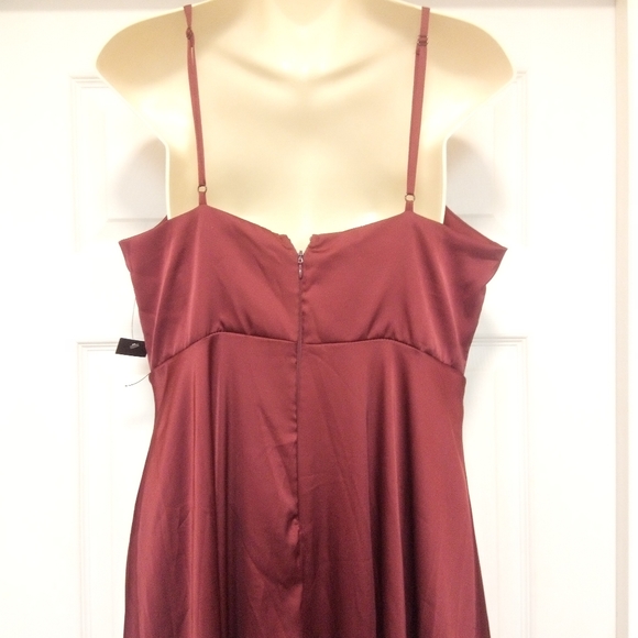 🆕 Lulu's 👗 Size Small🌹 burgundy color dress suer soft - Picture 6 of 14